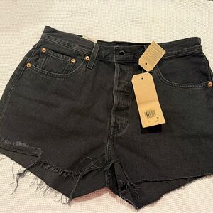 Short Levi’s Black